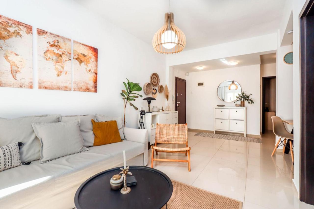 Happy Traveller - Luxury, Free Parking Apartment เทสซาโลนิกิ ภายนอก รูปภาพ