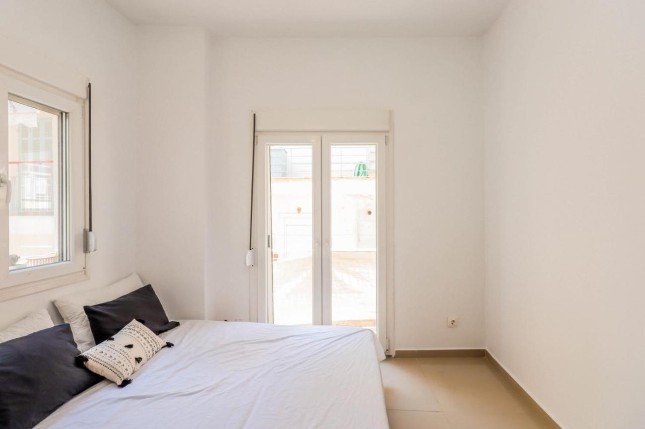 Happy Traveller - Luxury, Free Parking Apartment เทสซาโลนิกิ ภายนอก รูปภาพ